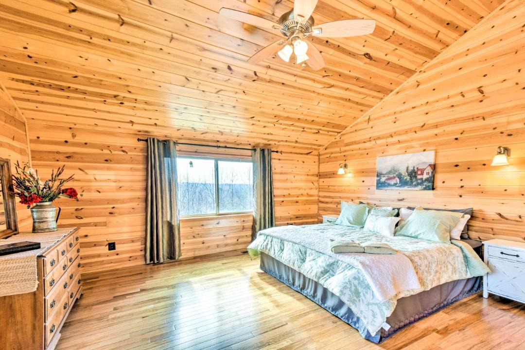 Photo of Bedroom in Whitestone