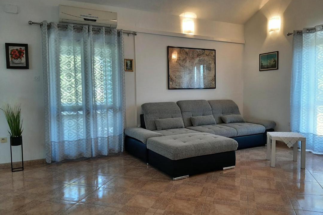 Photo of Livingroom in Mirce