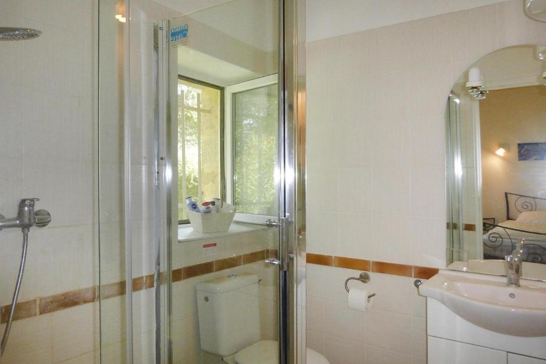 Photo of Bathroom in Caderousse
