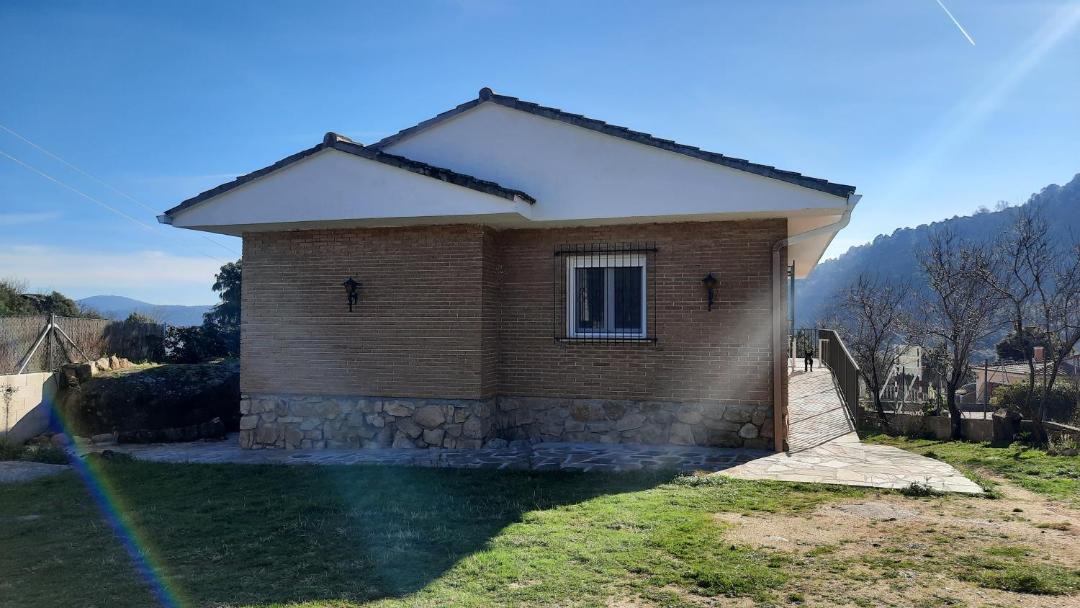 Photo of Buildings in El Tiemblo