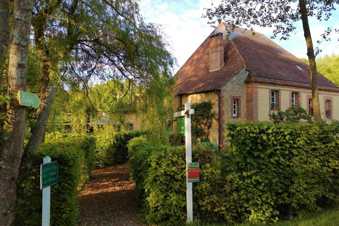 Photo of Others in Maletable