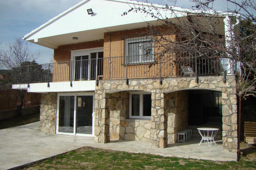 Photo of Buildings in El Tiemblo