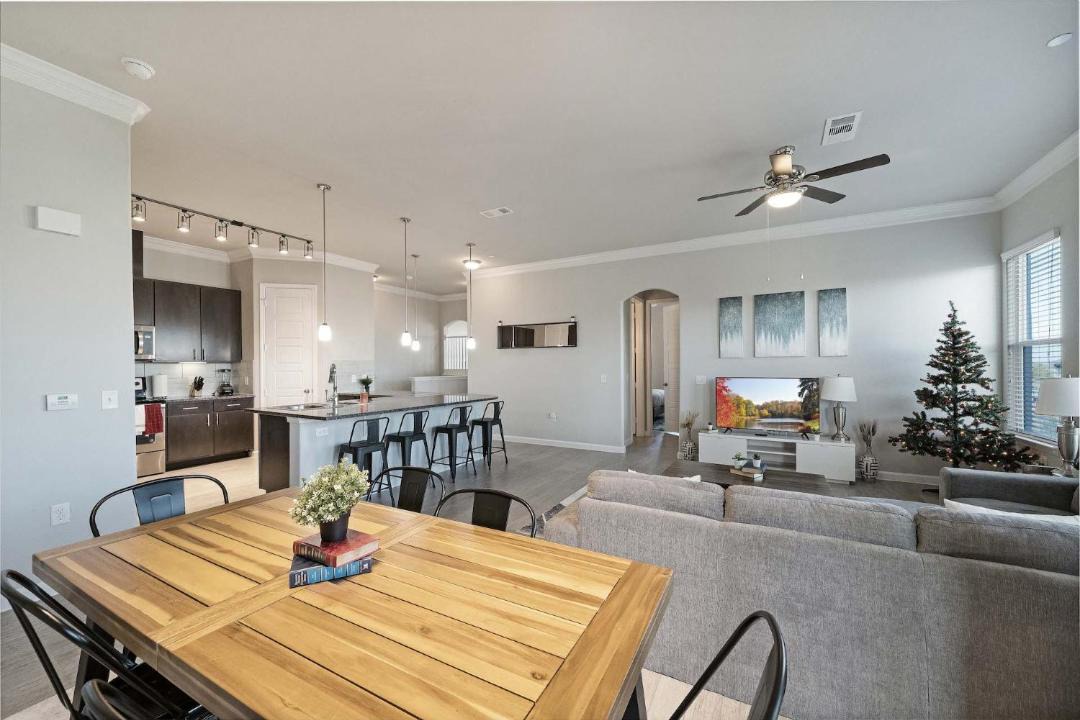Photo of Livingroom in McNeil