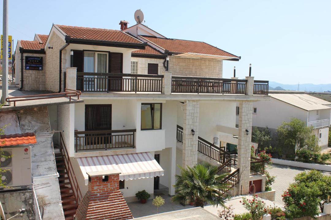 Photo of Others in Ploce