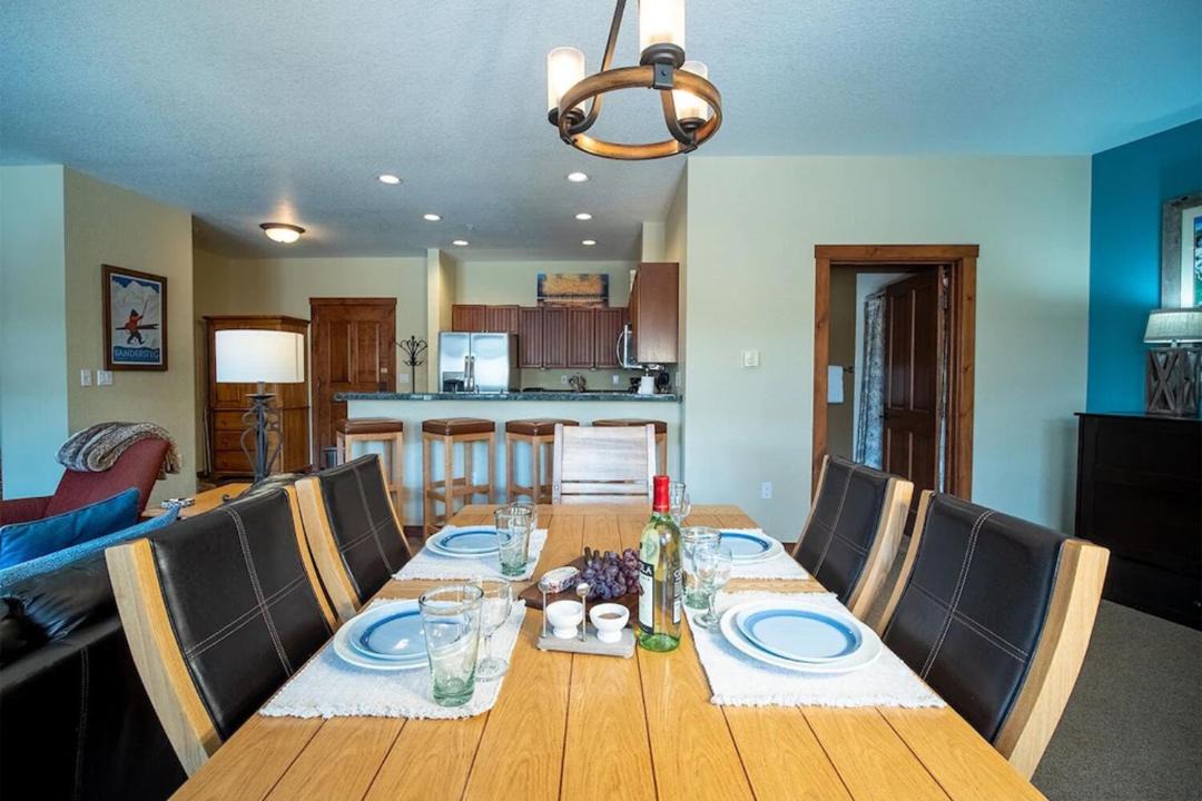Photo of Livingroom in Peak 9