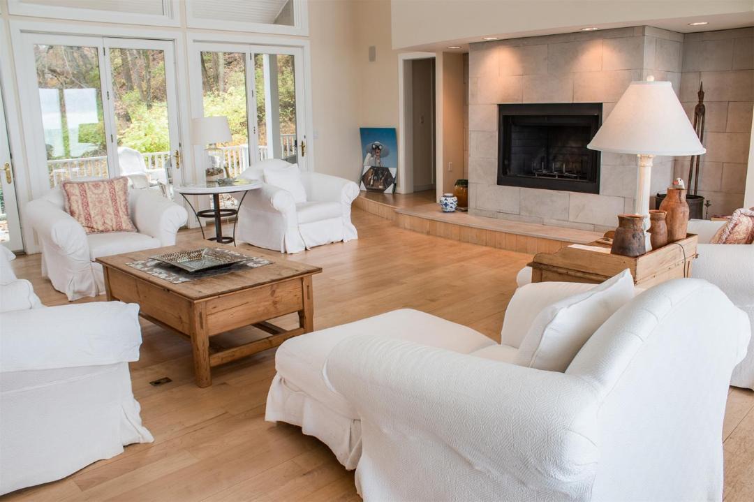 Photo of Livingroom in Grand Beach