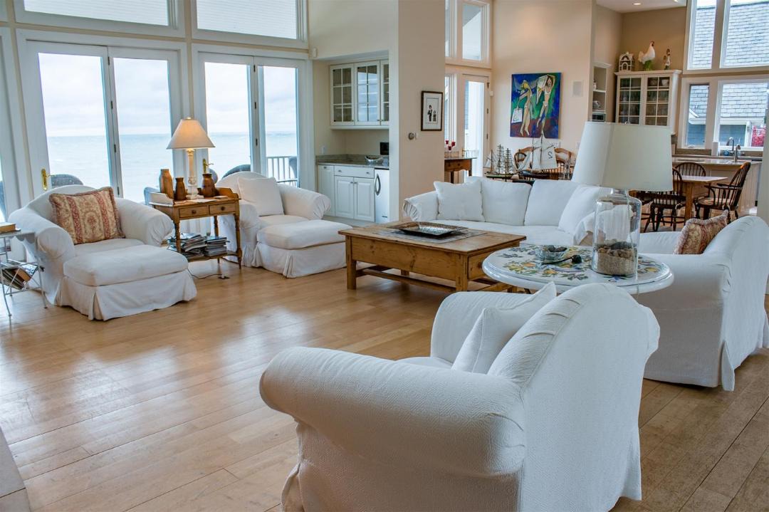 Photo of Livingroom in Grand Beach