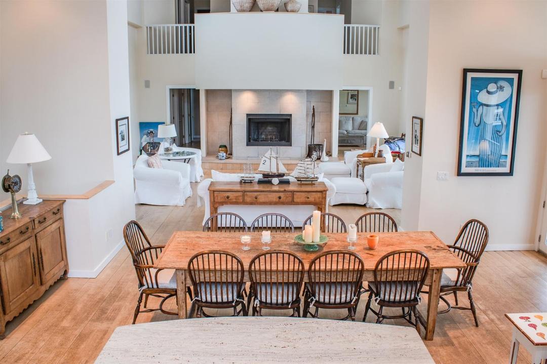 Photo of Livingroom in Grand Beach