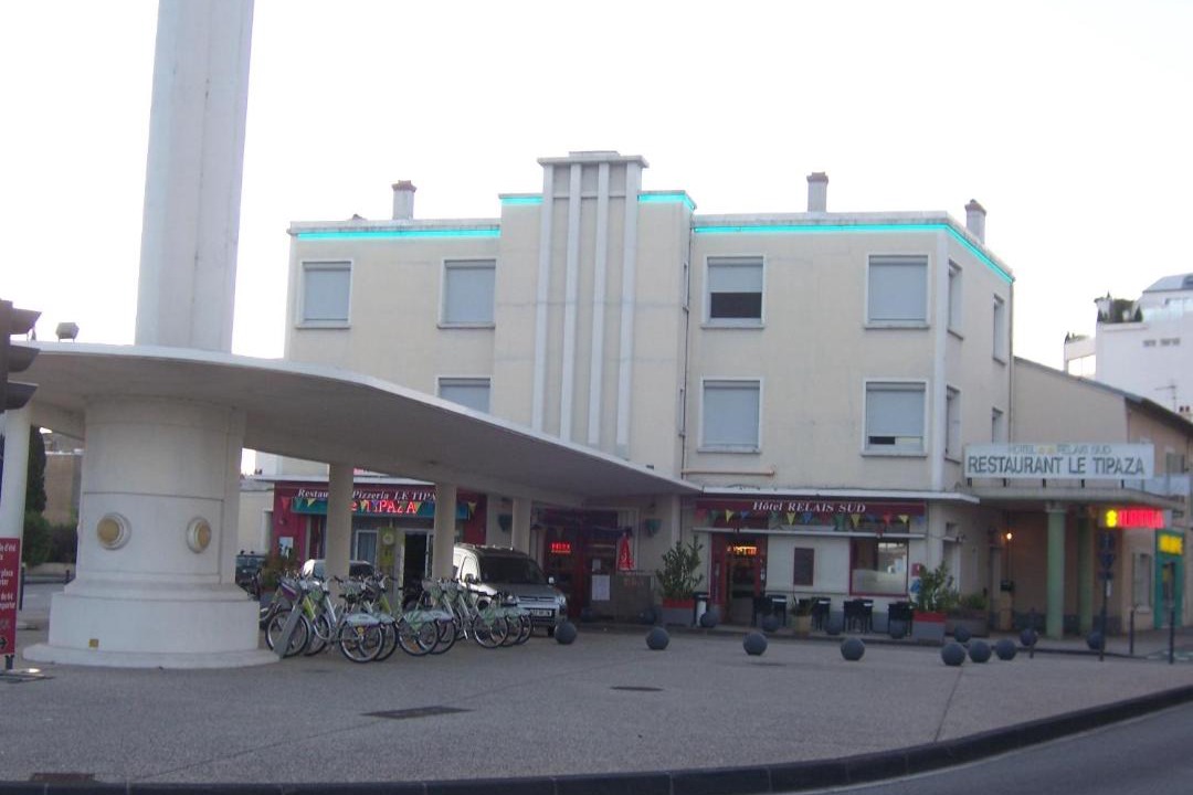 Photo of Others in Valence