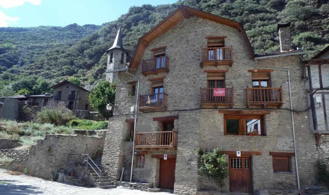 Photo of Buildings in Ainet de Besan