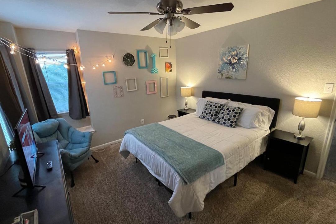Photo of Bedroom in Humble