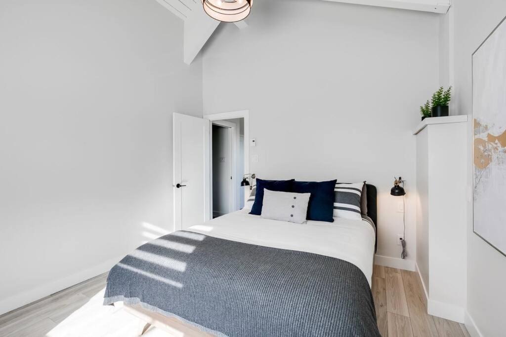 Photo of Bedroom in Laval