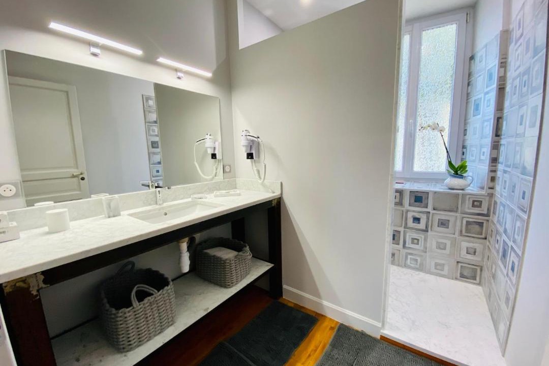 Photo of Bathroom in Belveze-du-Razes