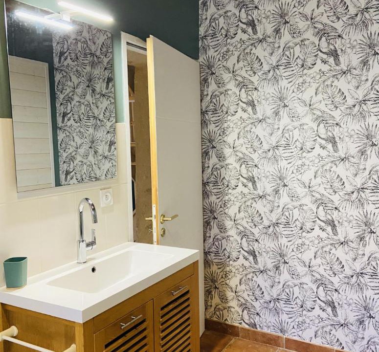 Photo of Others in Illats