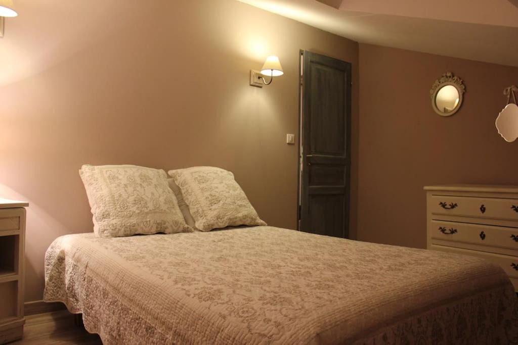 Photo of Bedroom in Villeperdrix