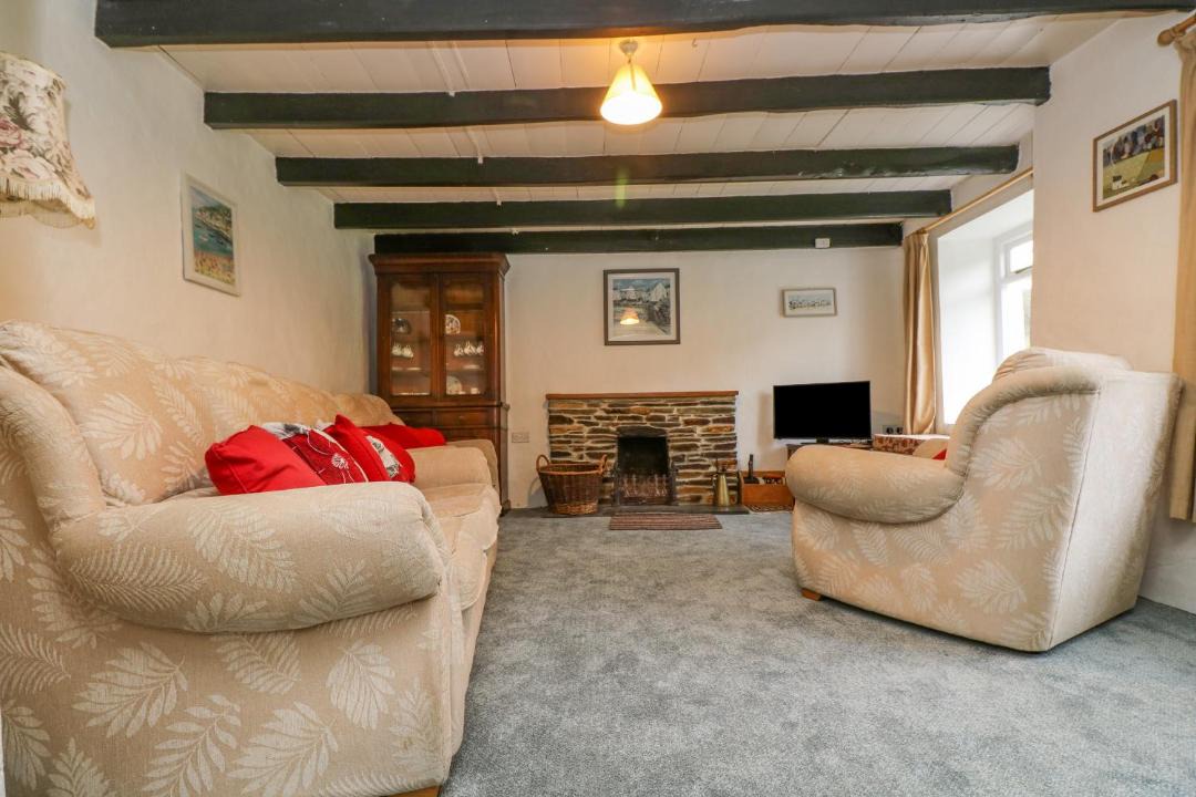 Photo of Livingroom in Helford Passage