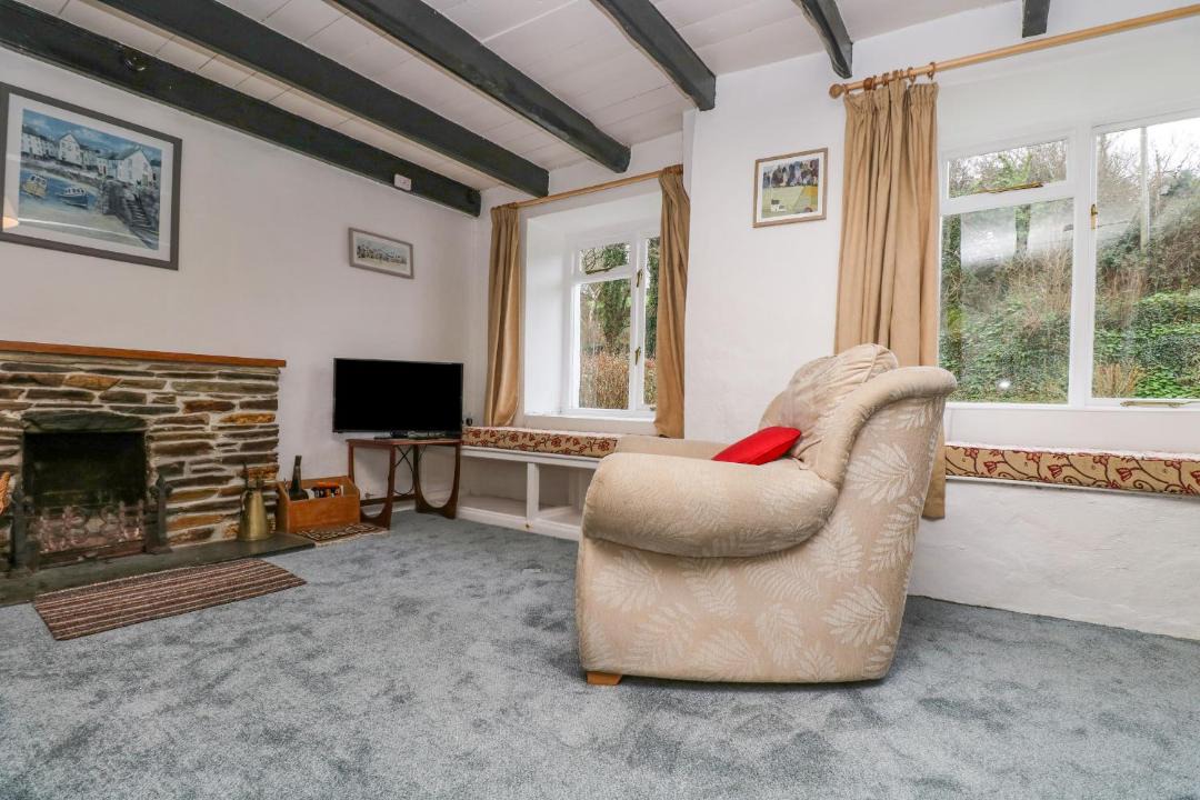 Photo of Livingroom in Helford Passage
