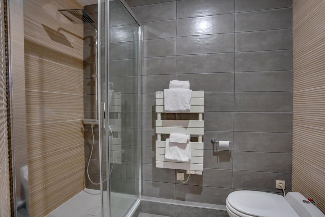 Photo of Bathroom in Graslin - Commerce
