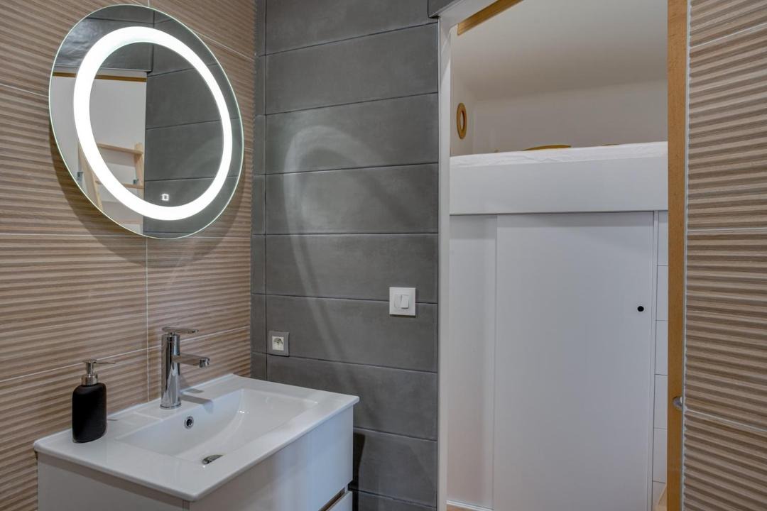 Photo of Bathroom in Graslin - Commerce