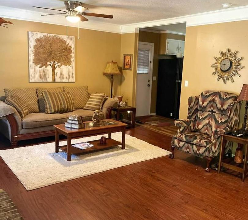 Photo of Livingroom in Woodland Hills