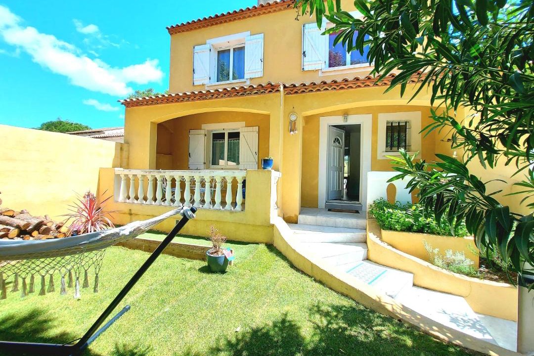 Photo of Buildings in Gigean