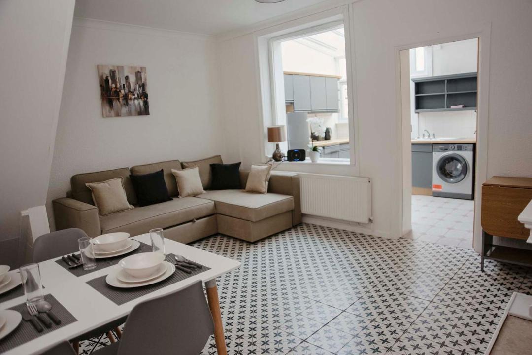 Photo of Livingroom in Six Bells