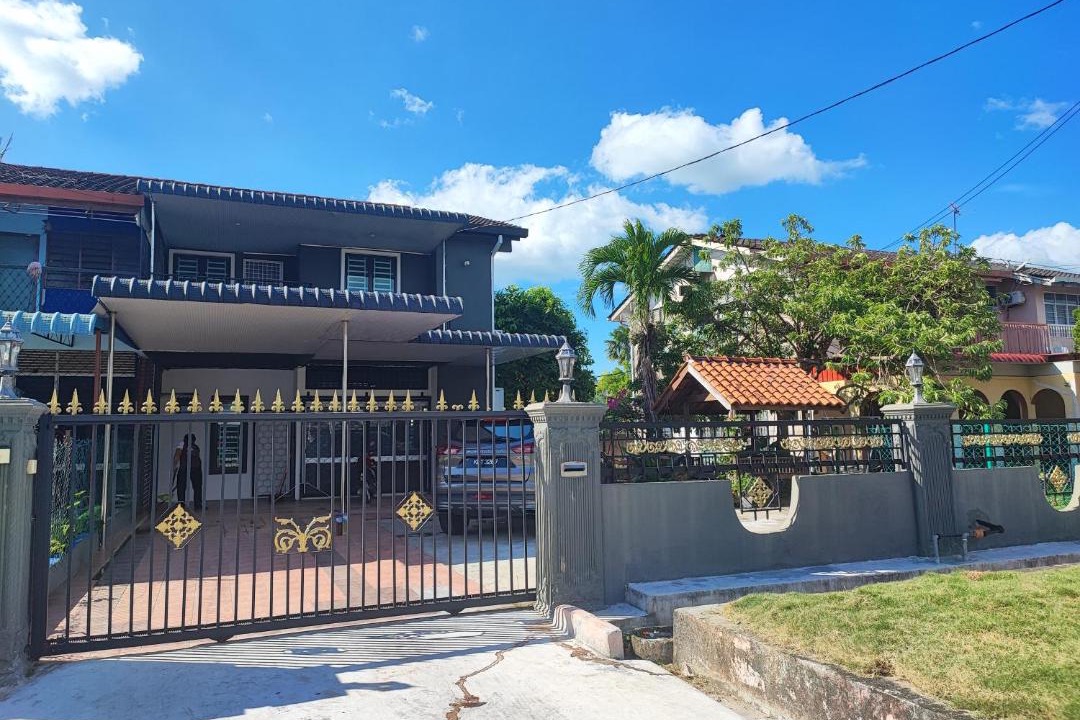 Photo of Buildings in Alor Malai