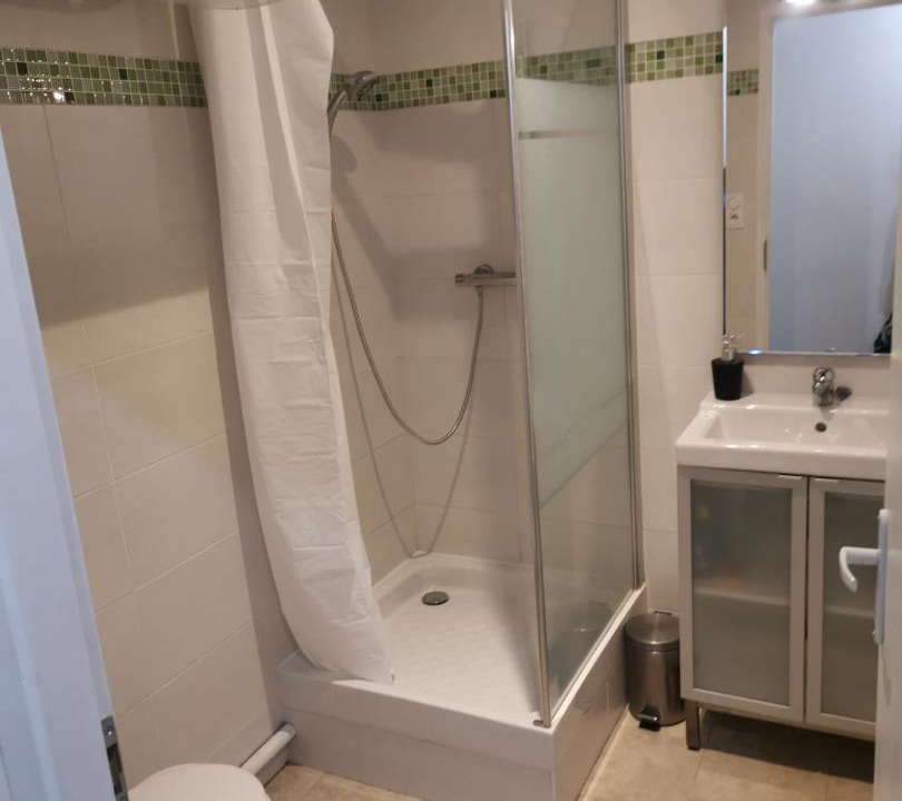 Photo of Bathroom in Zola - Pressense