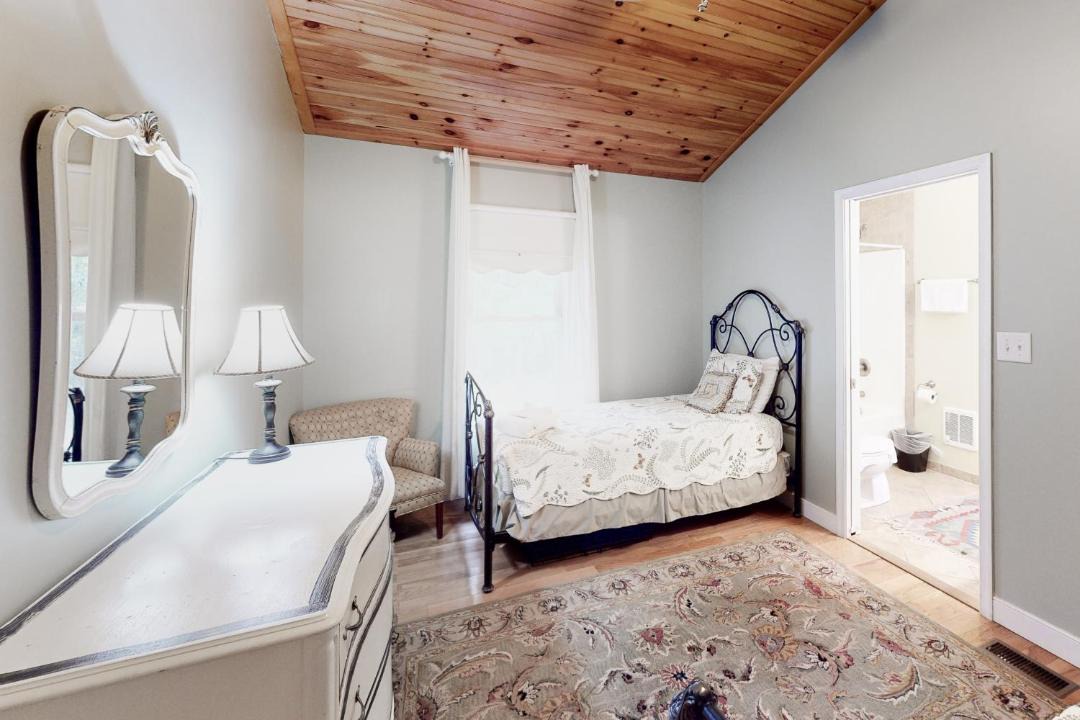 Photo of Bedroom in Mineral