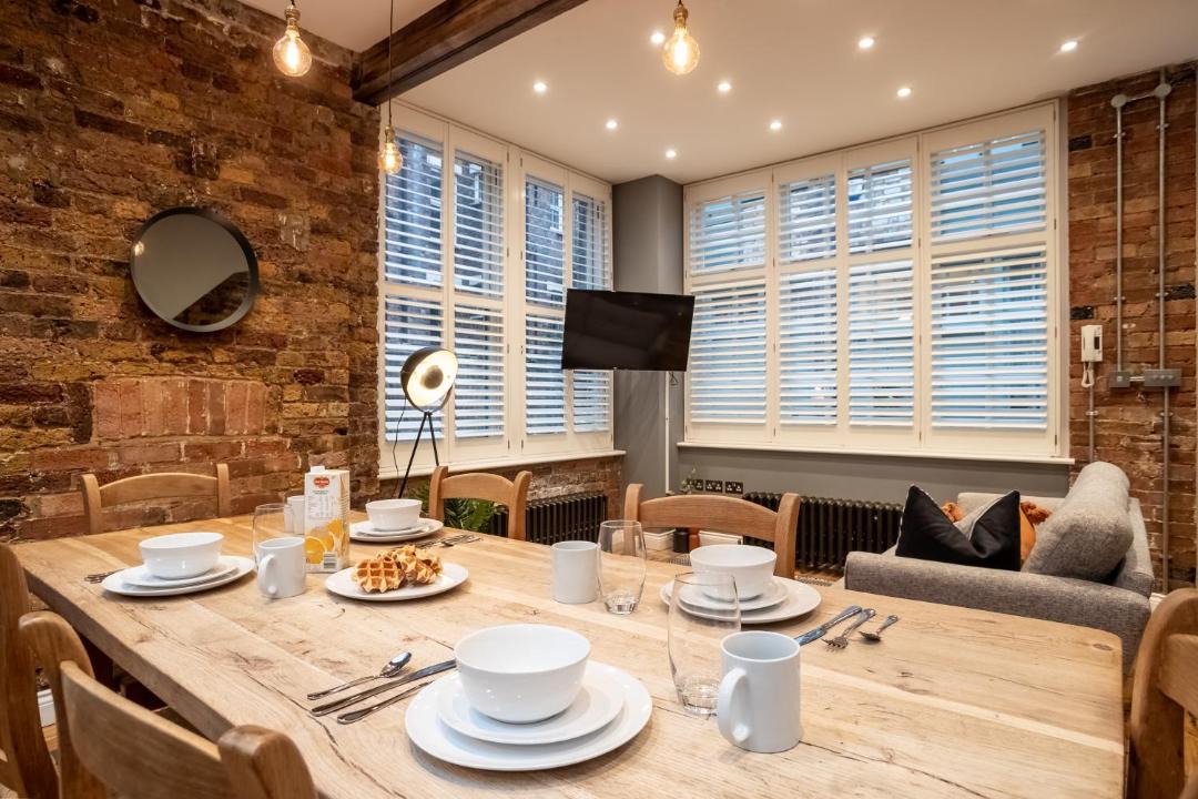 Photo of Others in Bethnal Green