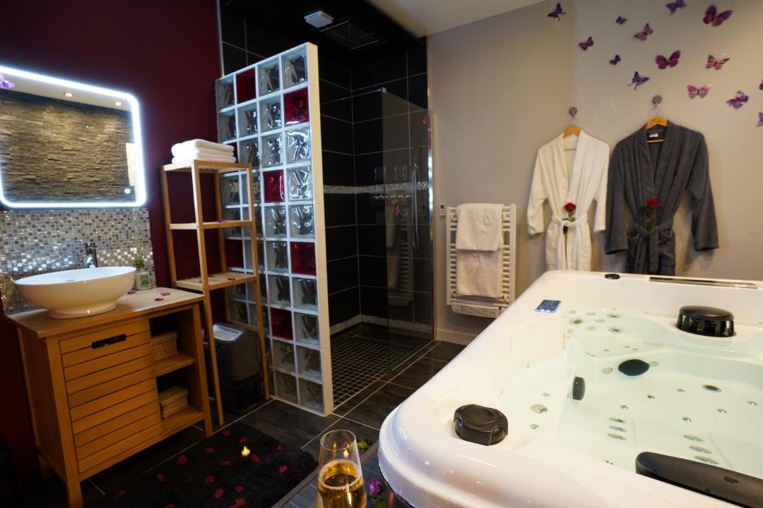 Photo of Bathroom in Montrabe