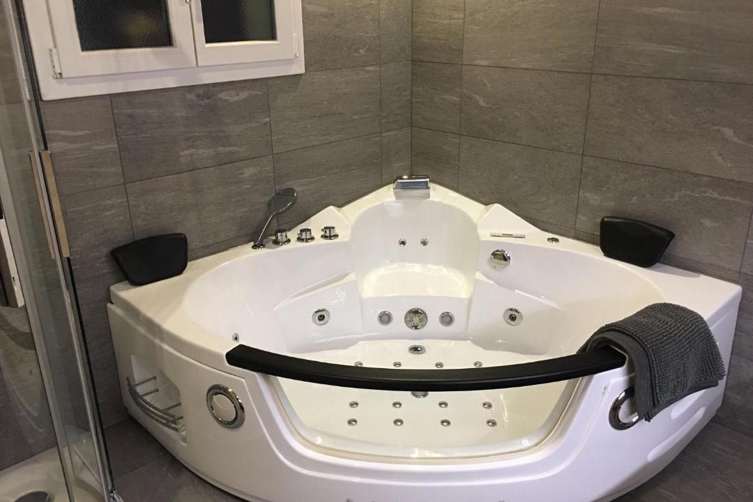 Photo of Bathroom in Burglauenen