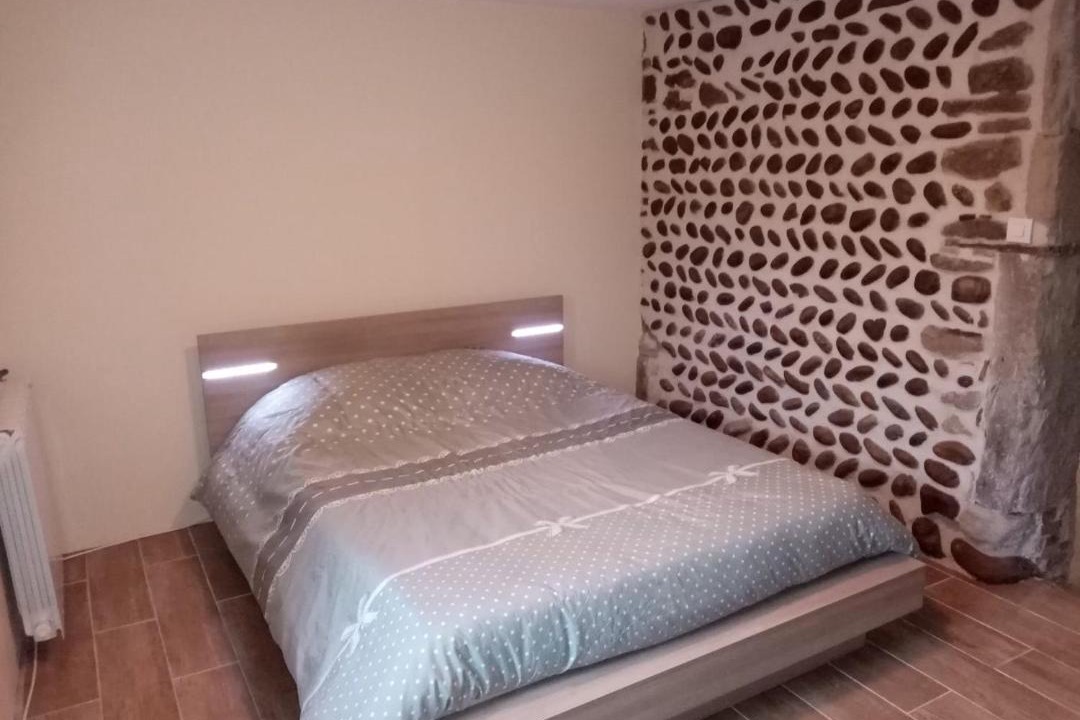 Photo of Bedroom in Saint-Bonnet-de-Valclerieux