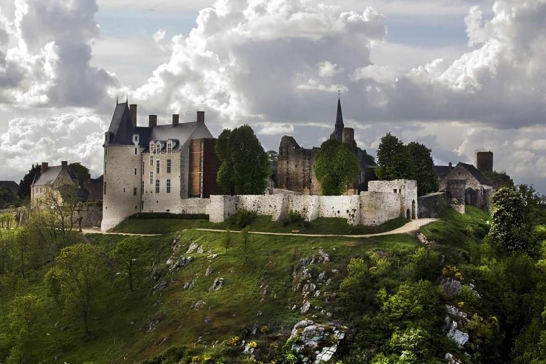 Photo of Buildings in Chammes
