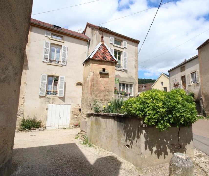 Photo of Buildings in Saint-Romain