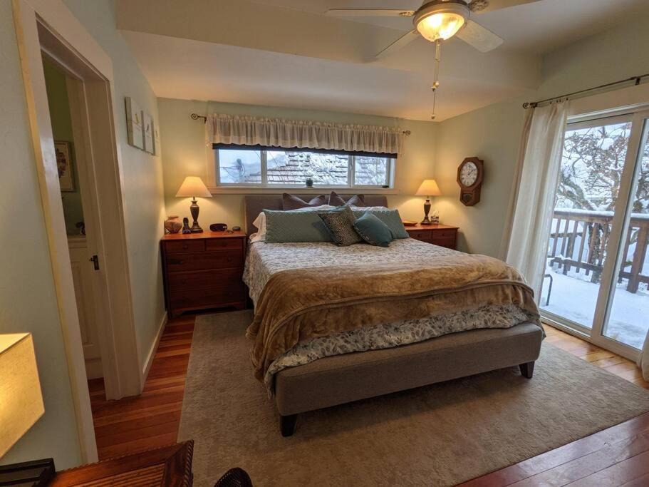 Photo of Bedroom in Dunsmuir