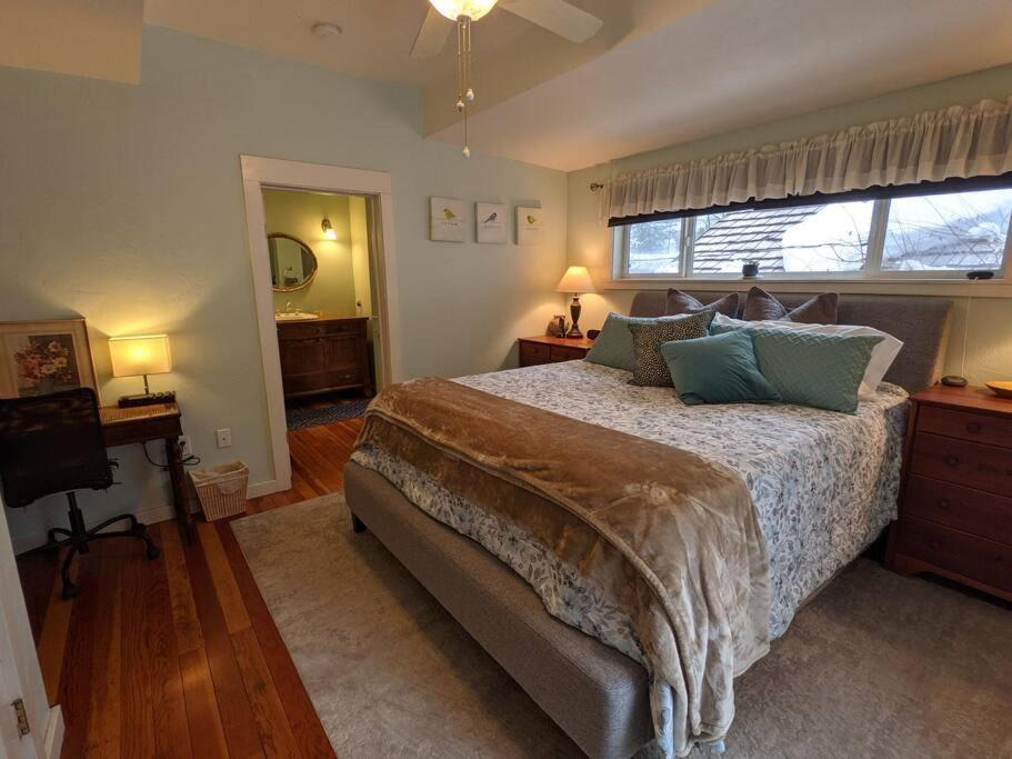 Photo of Bedroom in Dunsmuir