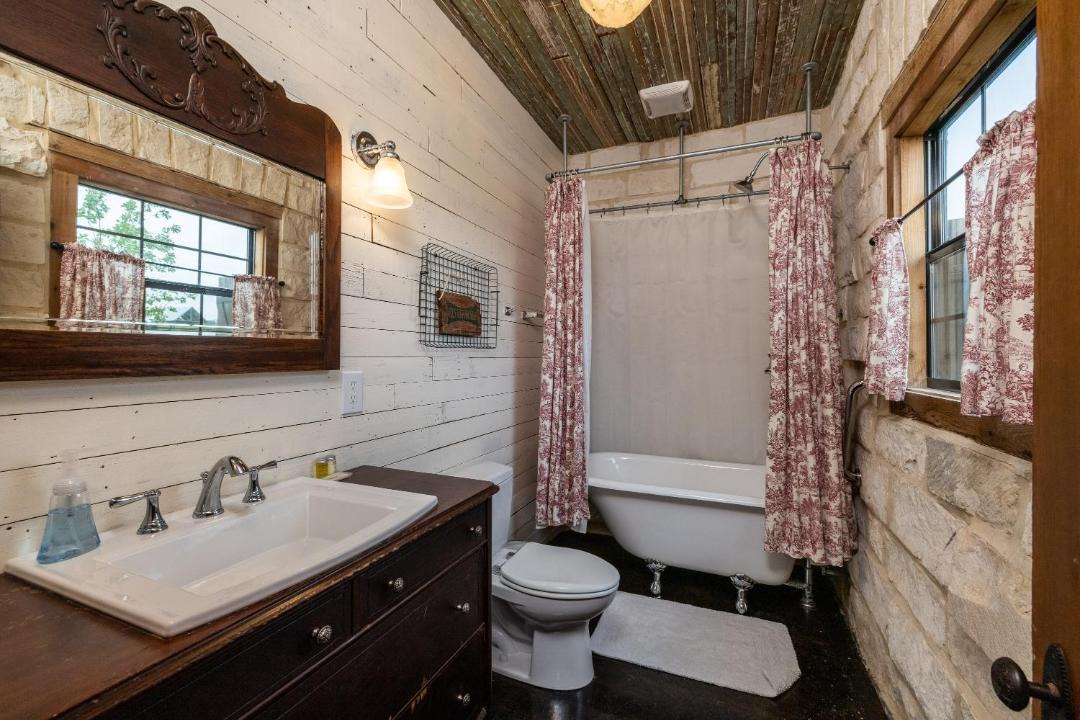 Photo of Bathroom in Grapetown