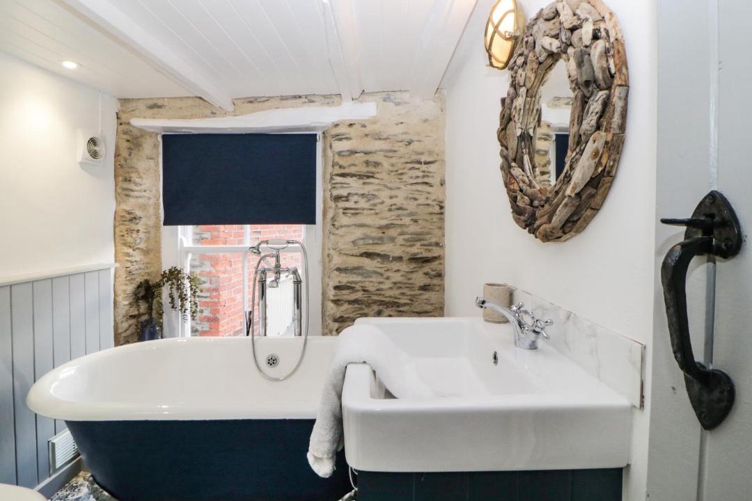 Photo of Bathroom in Polperro
