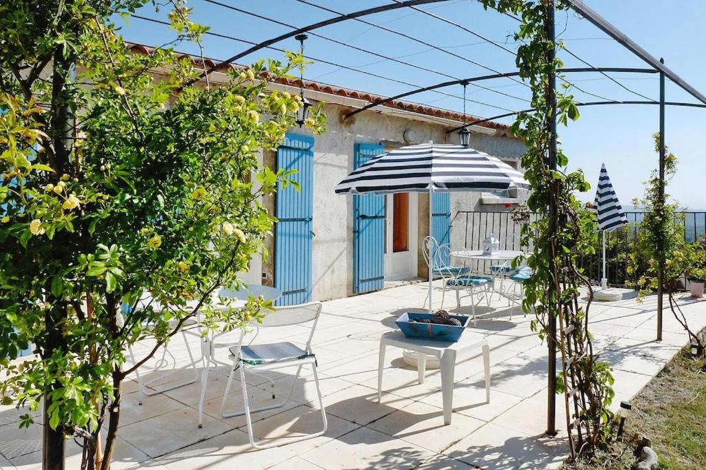 Photo of Buildings in Bedoin