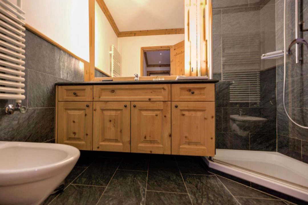 Photo of Bathroom in Samedan