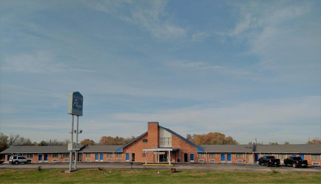Photo of Buildings in Grandview Plaza