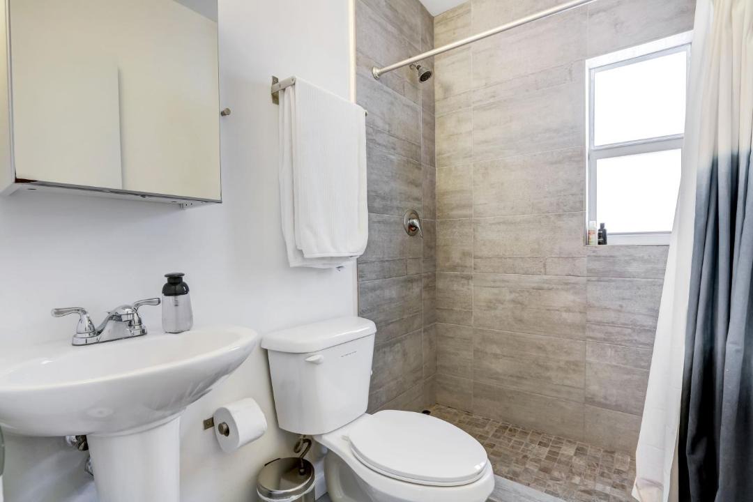 Photo of Bathroom in El Portal