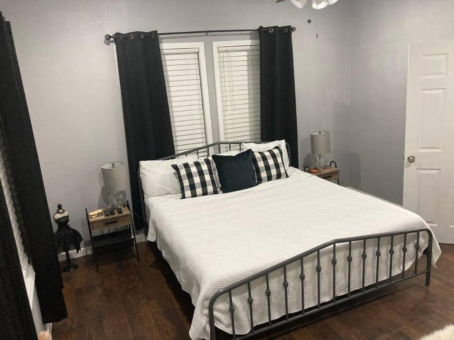 Photo of Bedroom in Highland Historic District