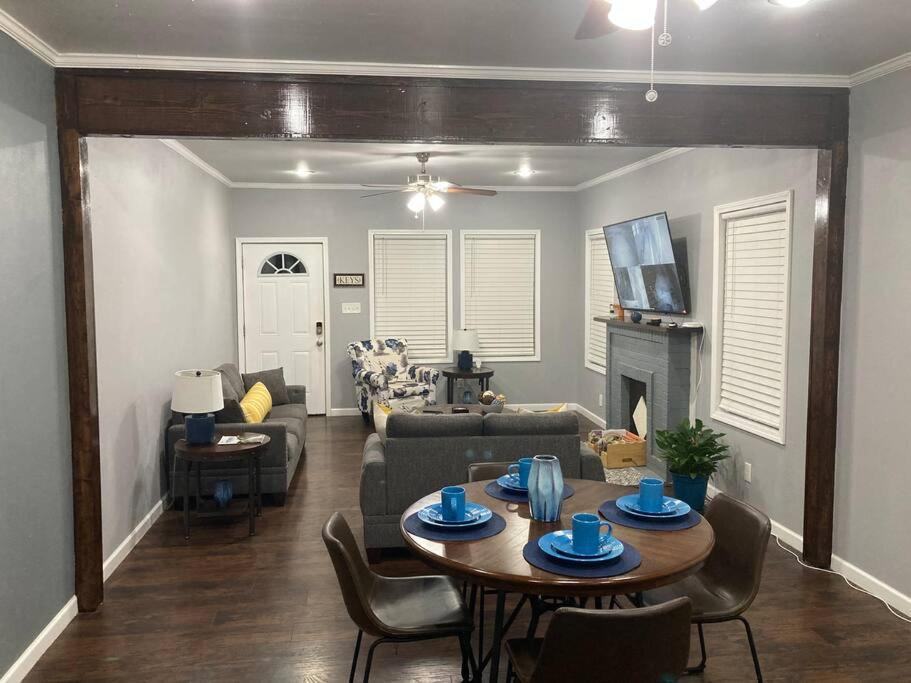 Photo of Livingroom in Highland Historic District