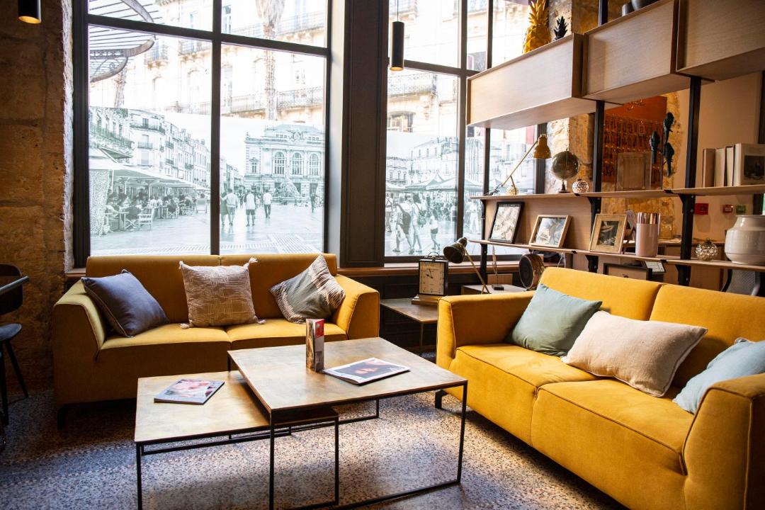 Photo of Others in Comedie