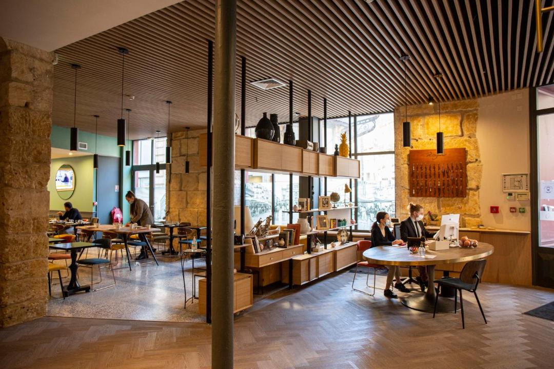 Photo of Others in Comedie