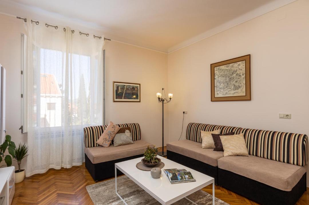 Photo of Livingroom in Pile