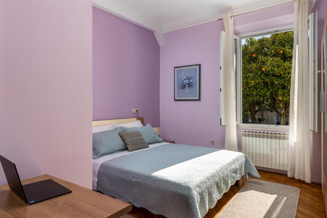 Photo of Bedroom in Pile