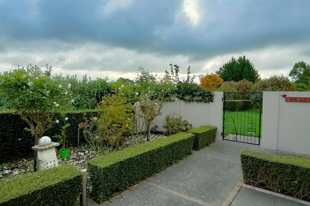 Photo of Others in Opaki